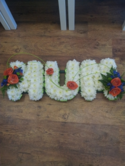 mum letters - white chrysanthemums with rose spray