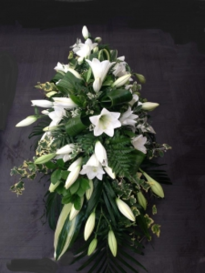 Coffin Spray - This design is also available in a choice of  colours and flowers. Availible in three size's 4,foot, 5, foot, 6,foot. Popular choice being 5ft.